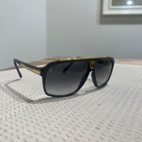 Louis Vuitton Evidence Sunglasses Black - Picture 3 of 16